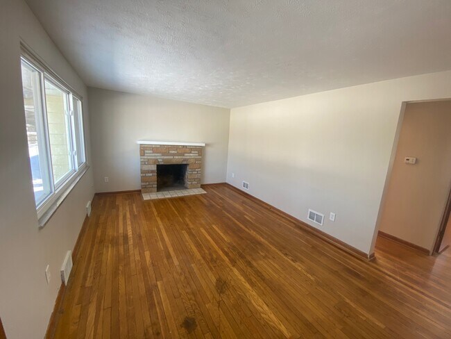 Building Photo - 3515 Eakin Rd