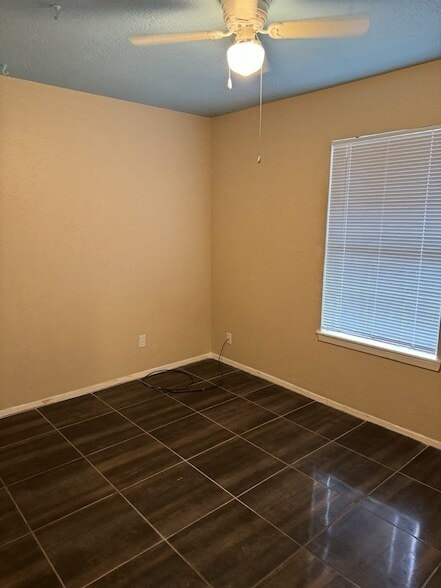 Building Photo - 16607 David Glen Dr