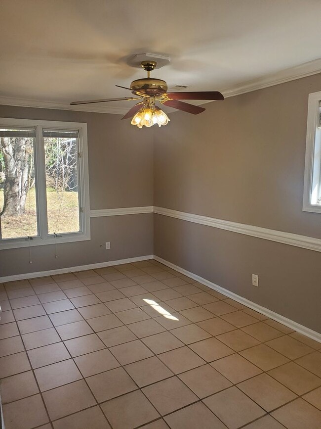 Building Photo - **Available Now** Updated 3 Bedroom Home i...