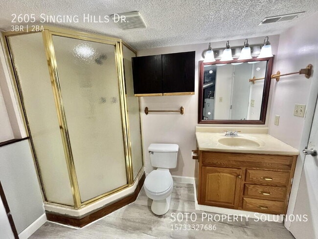Building Photo - 2605 Singing Hills Dr
