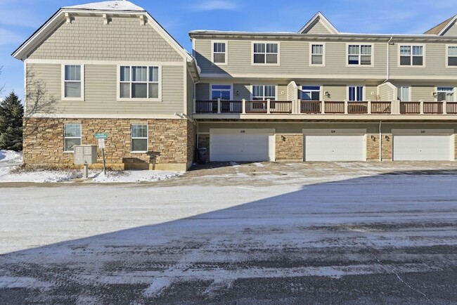 Building Photo - 218 Goldenrod Dr