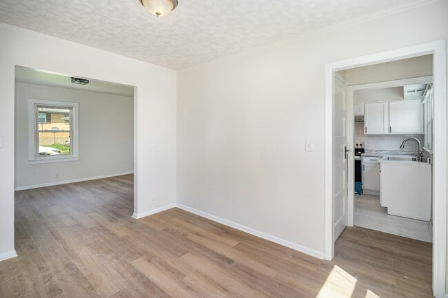 Building Photo - 3728 Standish Ave