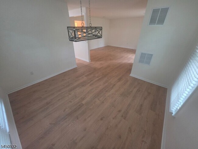 Building Photo - 87 Junco Ct