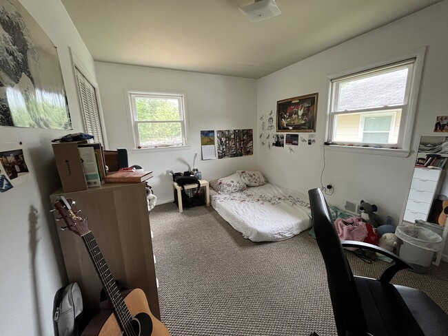 upstairs bedroom 2 (has attached half bathroom) - 8711 36th Ave