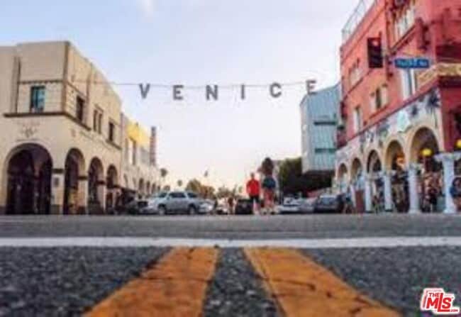 Building Photo - 2106 Pisani Pl