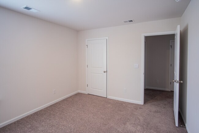 Building Photo - Inviting 5-Bedroom in Conway