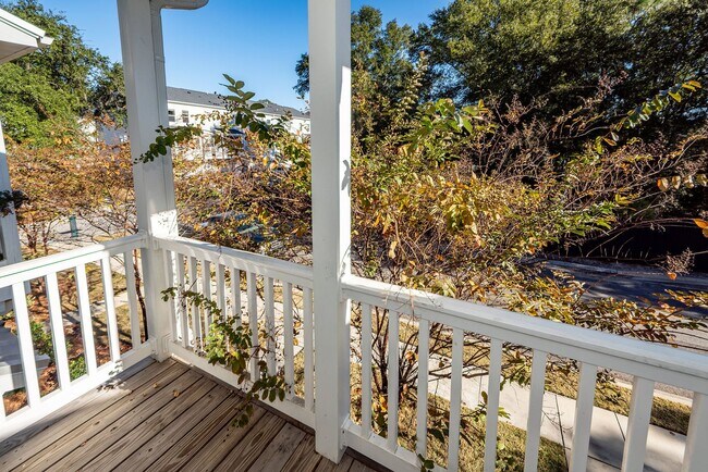 Building Photo - 4 Bedroom, 3.5 Bathroom Townhome in The Marshes at Cooper River - Charleston