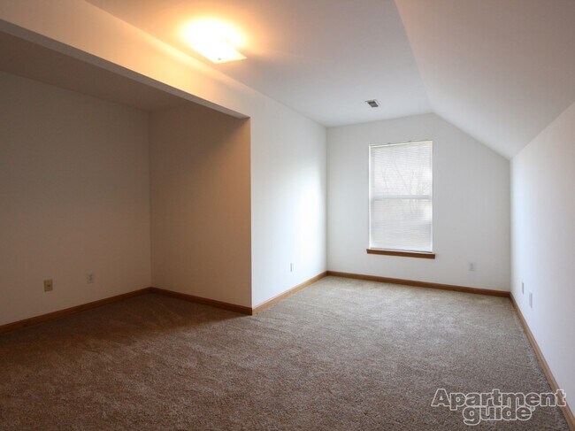Building Photo - 1449 Wilshire Cir
