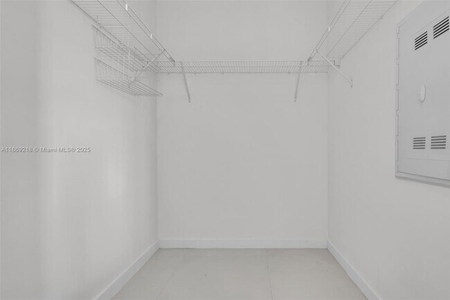 Building Photo - 501 NE 31st St