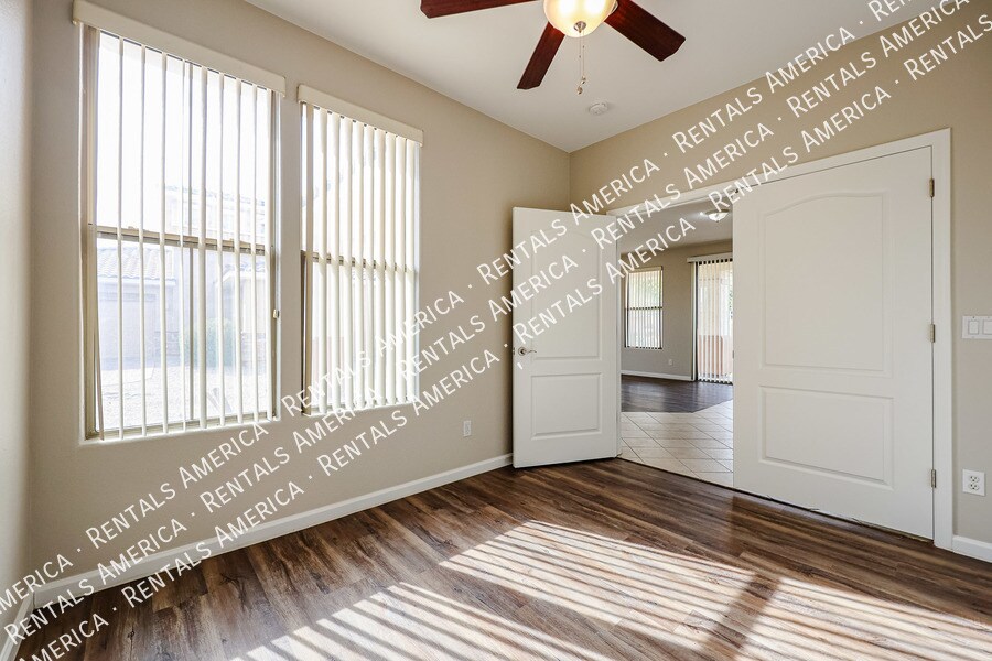 Building Photo - 2218 N 135th Dr