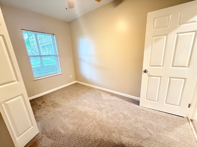 Building Photo - 1233 Vincennes St