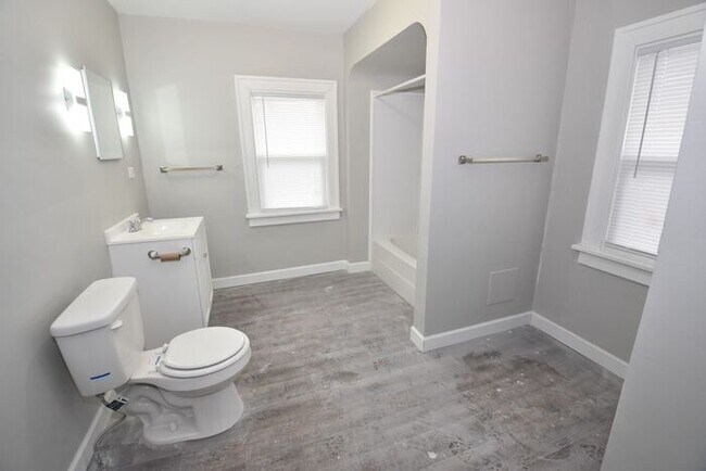 Building Photo - 2 bedroom Mishawaka Duplex