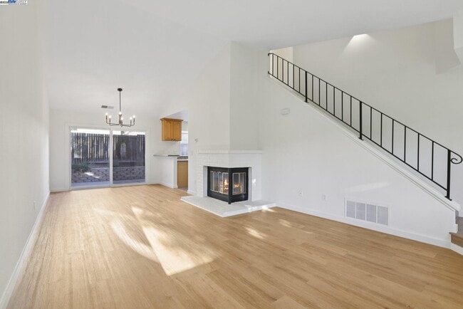 Building Photo - 2039 Alexander Ct