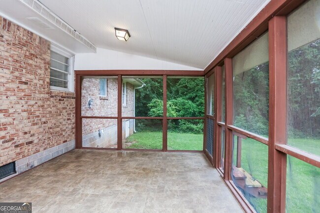 Building Photo - 2609 Farn Dr