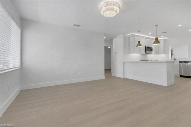 Building Photo - 4525 Fluvia Ave