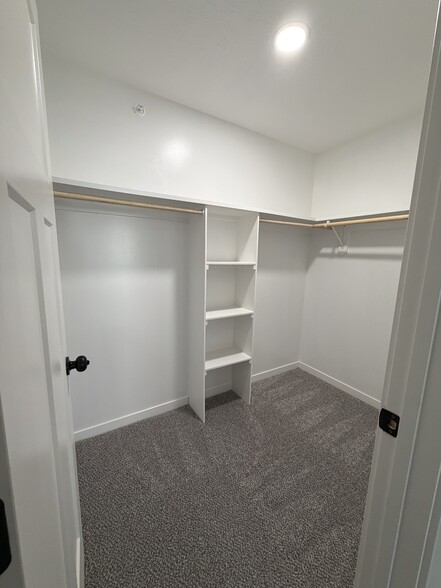 Master Closet - 2009 Franklin St