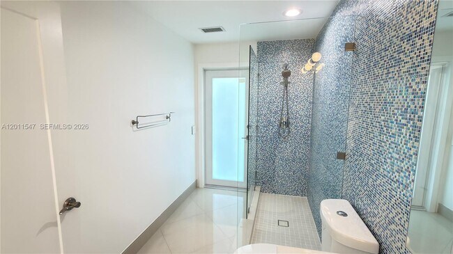 Building Photo - 3767 Oak Ridge Cir