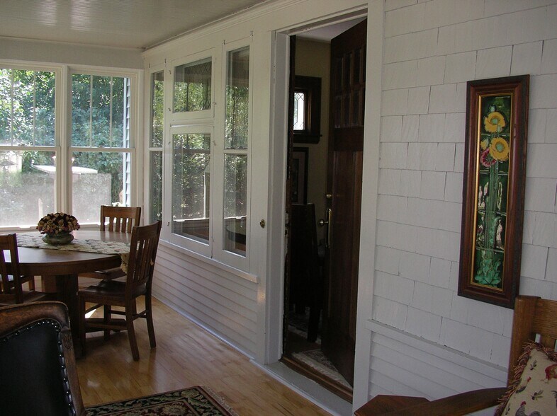 Building Photo - 2261 Scudder Street