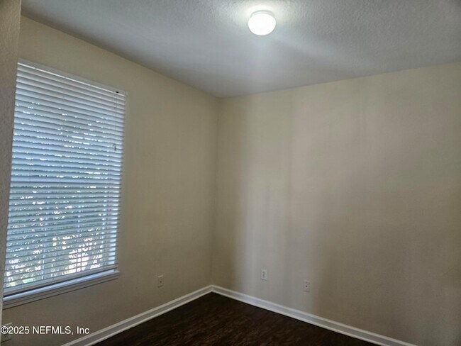 Building Photo - 7801 Point Meadows Dr