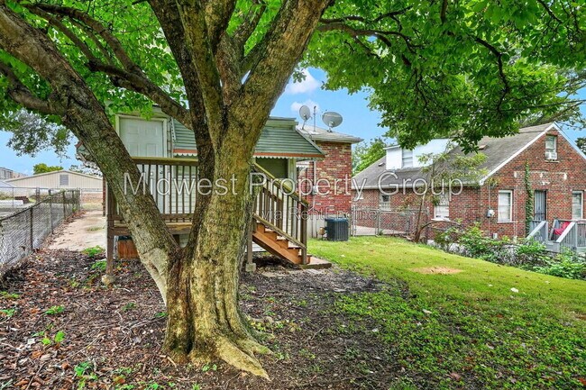 Building Photo - 8327 Sunbury Ave