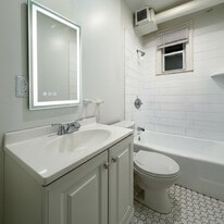 Building Photo - 256 Davenport Ave