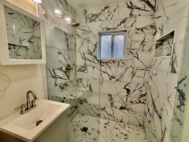 Building Photo - 5017-5019 Wyandotte St