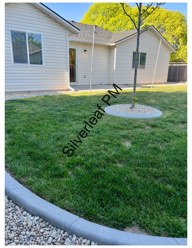 Building Photo - 2095 W Swallowtail Pl