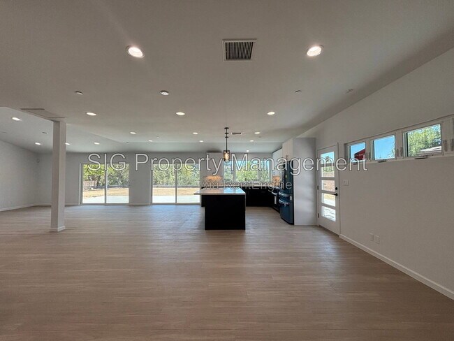 Building Photo - 2230 Sherwood Pl