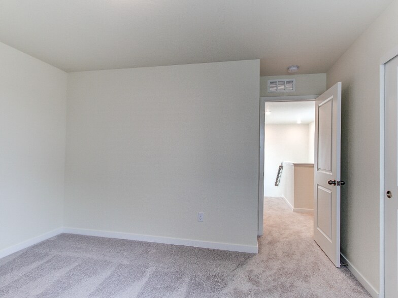 Building Photo - 678 176th Ave