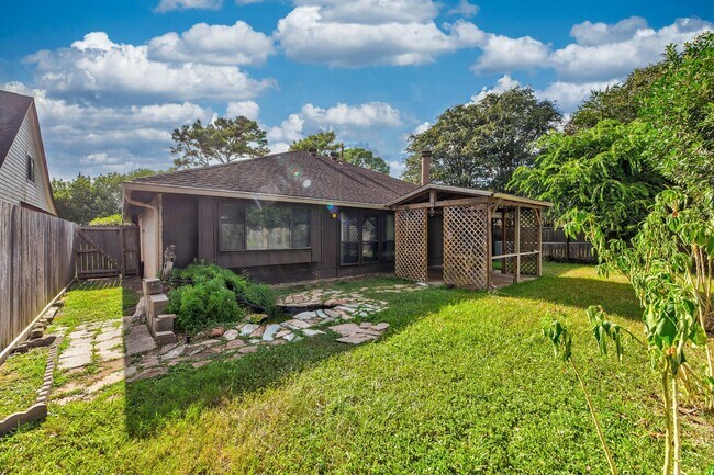 Building Photo - 6818 Brockington Dr