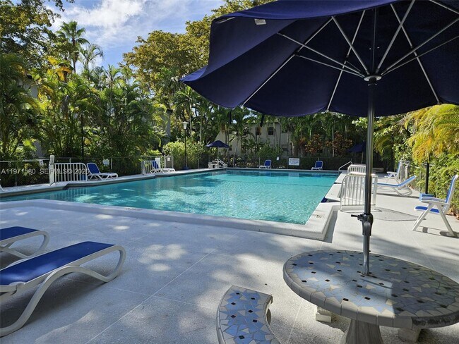 Building Photo - 5660 SW 78th St