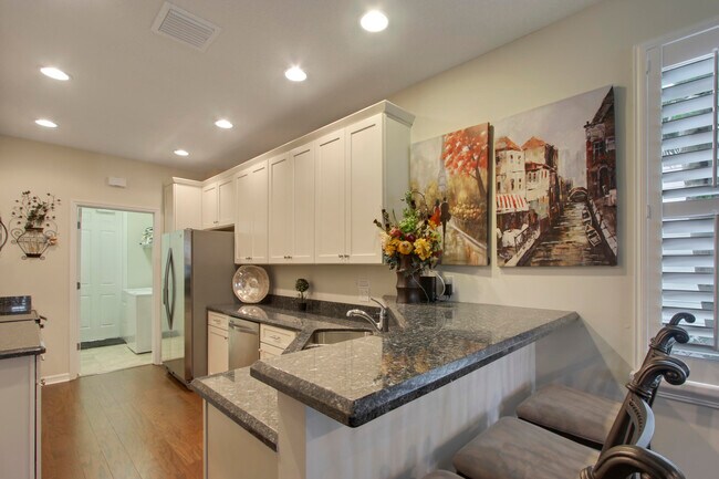Building Photo - 1168 S Community Dr
