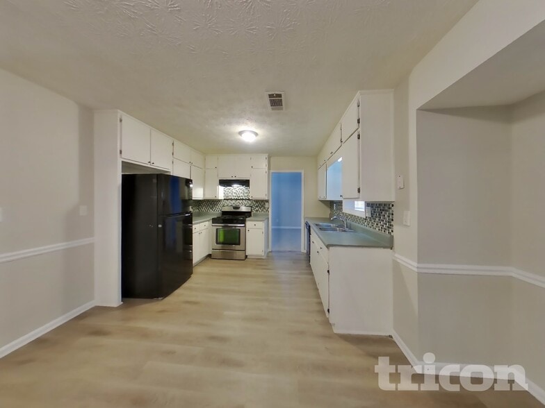 Building Photo - 718 Post Rd Ln