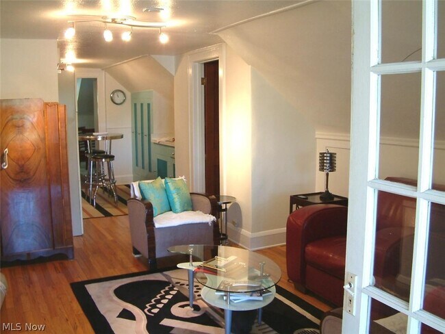 Building Photo - 13834 Clifton Blvd