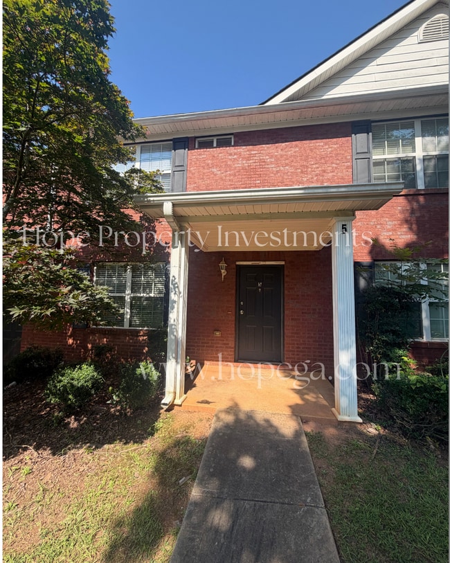 Building Photo - 5 E Newnan Rd