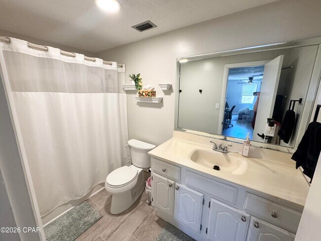 Building Photo - 1416 N Gray Ave