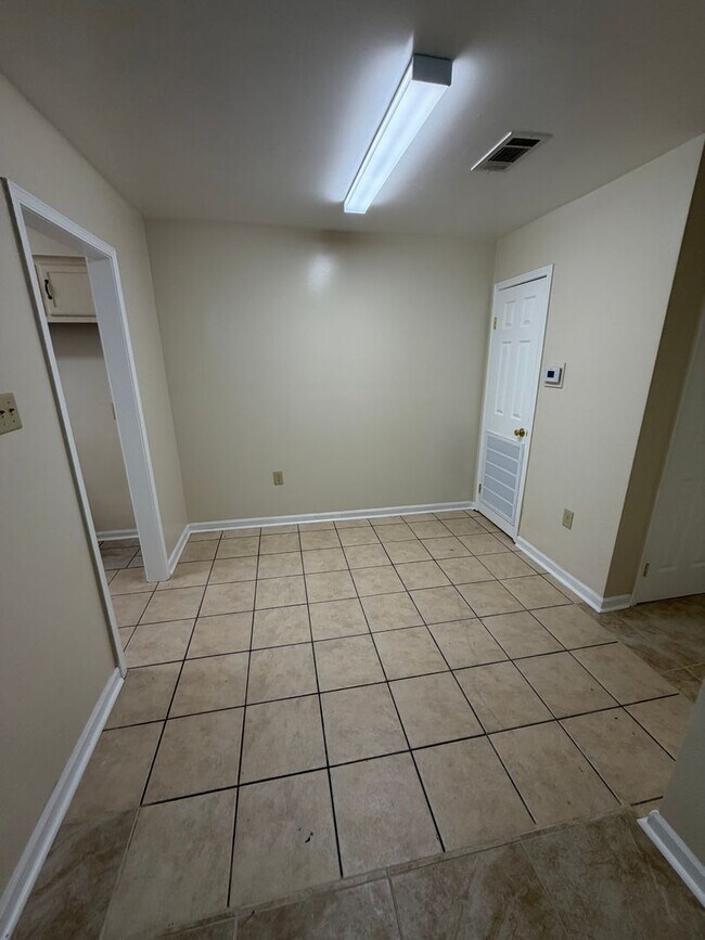 Building Photo - 8154 Jefferson Park Dr