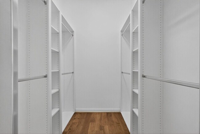 Building Photo - 121 Savona Dr