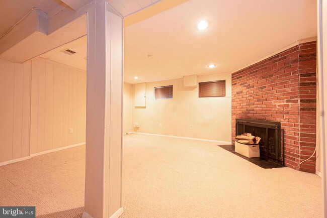 Building Photo - 9073 Lambskin Ln
