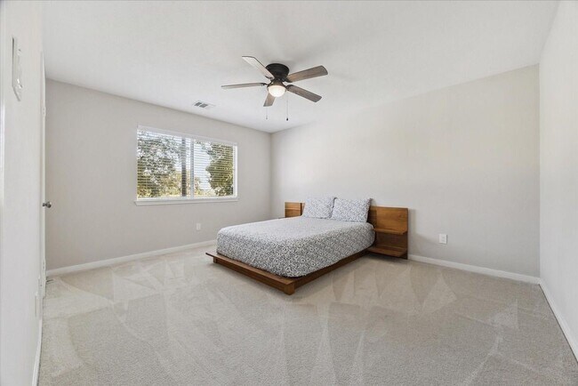 Building Photo - 30 Penny Green St