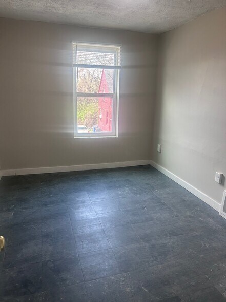 Building Photo - 2163 E 84th St