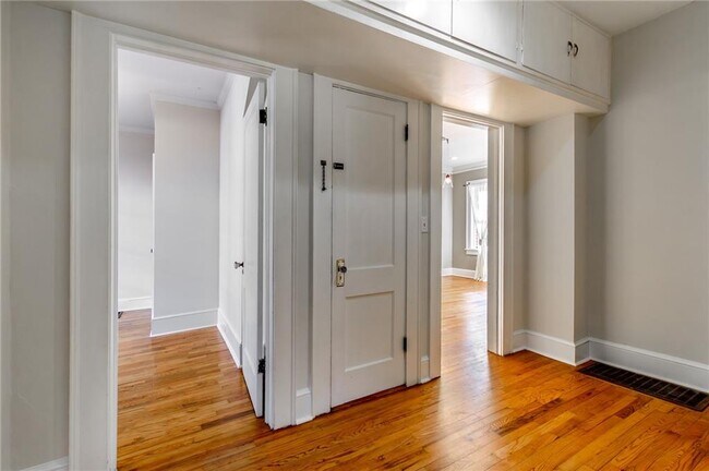 Building Photo - 628 Cooledge Ave NE