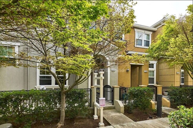 Building Photo - 2125 Winepol Loop