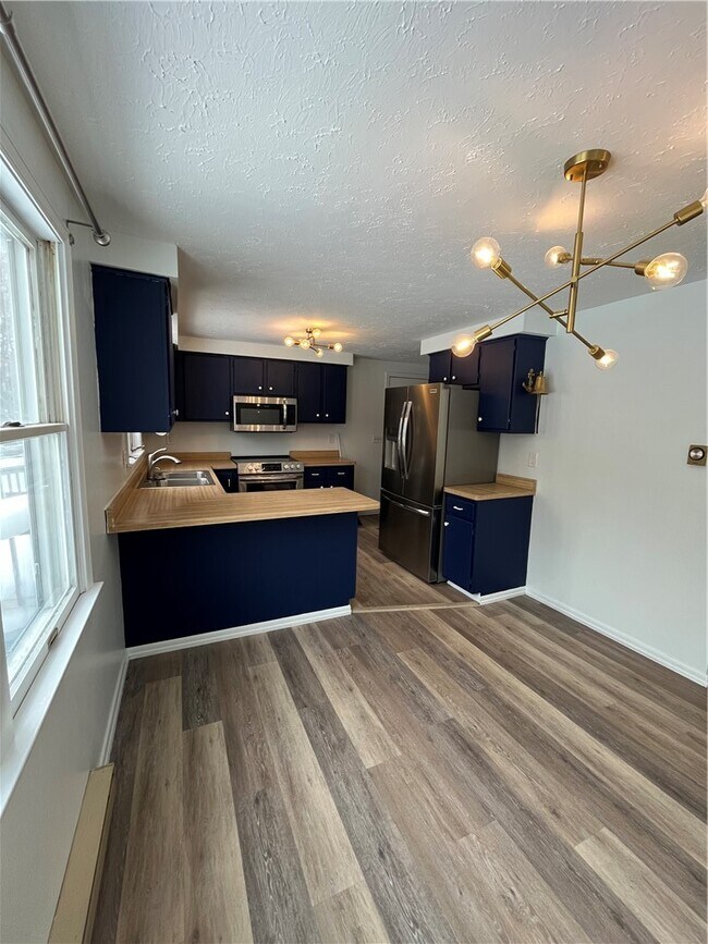 Building Photo - 7026 Lake Ave