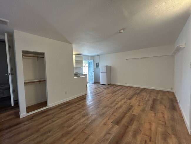 Building Photo - Newly Remodeled Studio in Downtown Redmond