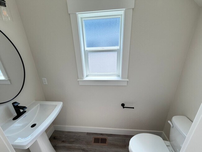 Building Photo - Brand New Hayden Townhome