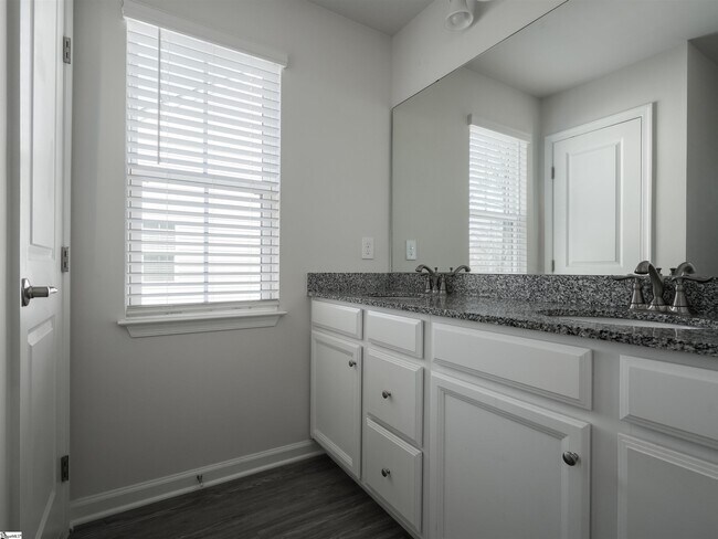 Building Photo - 208 Roudwood Dr