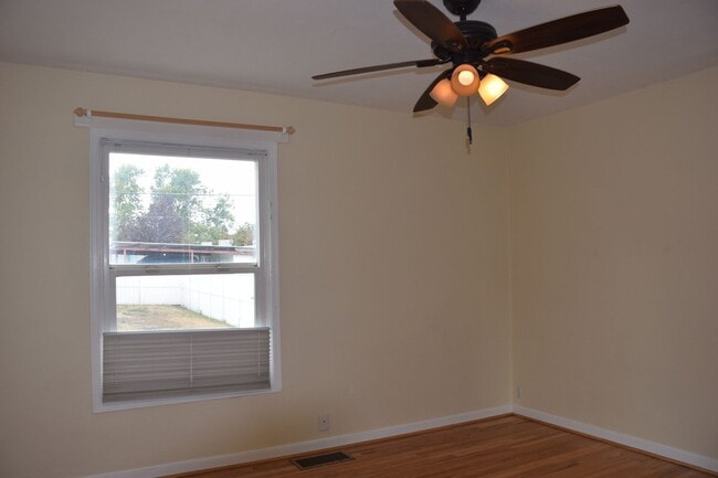Building Photo - CUTE HOME IN SUGAR HOUSE / 2 CAR GARAGE / QUIET STREET