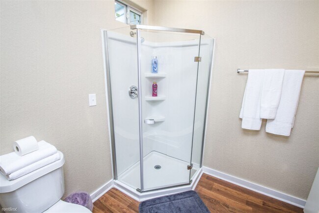 Building Photo - 121 Douglas Way St