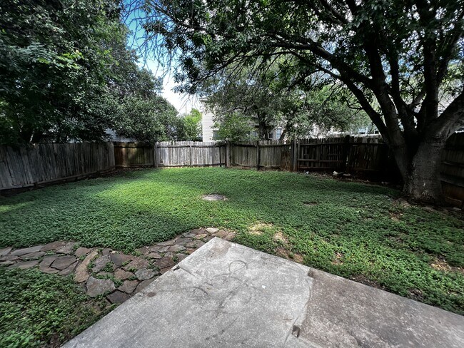 Building Photo - 125-127 Cedargrove